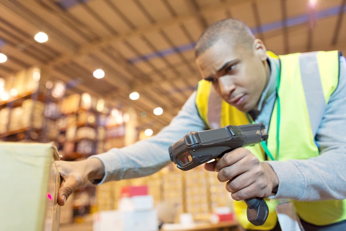 Barcode or RFID? Choosing the Right Technology for your Inventory System