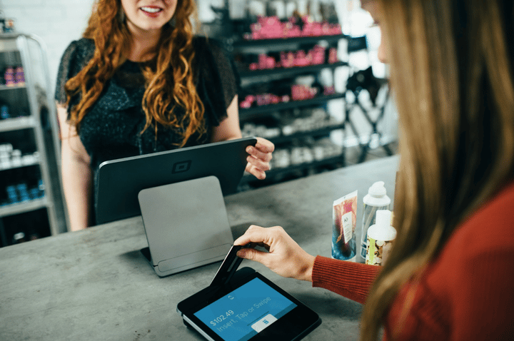 Cómo Gestionar las Devoluciones de Clientes en el Comercio Electrónico: Altas Ganancias y Clientes Felices