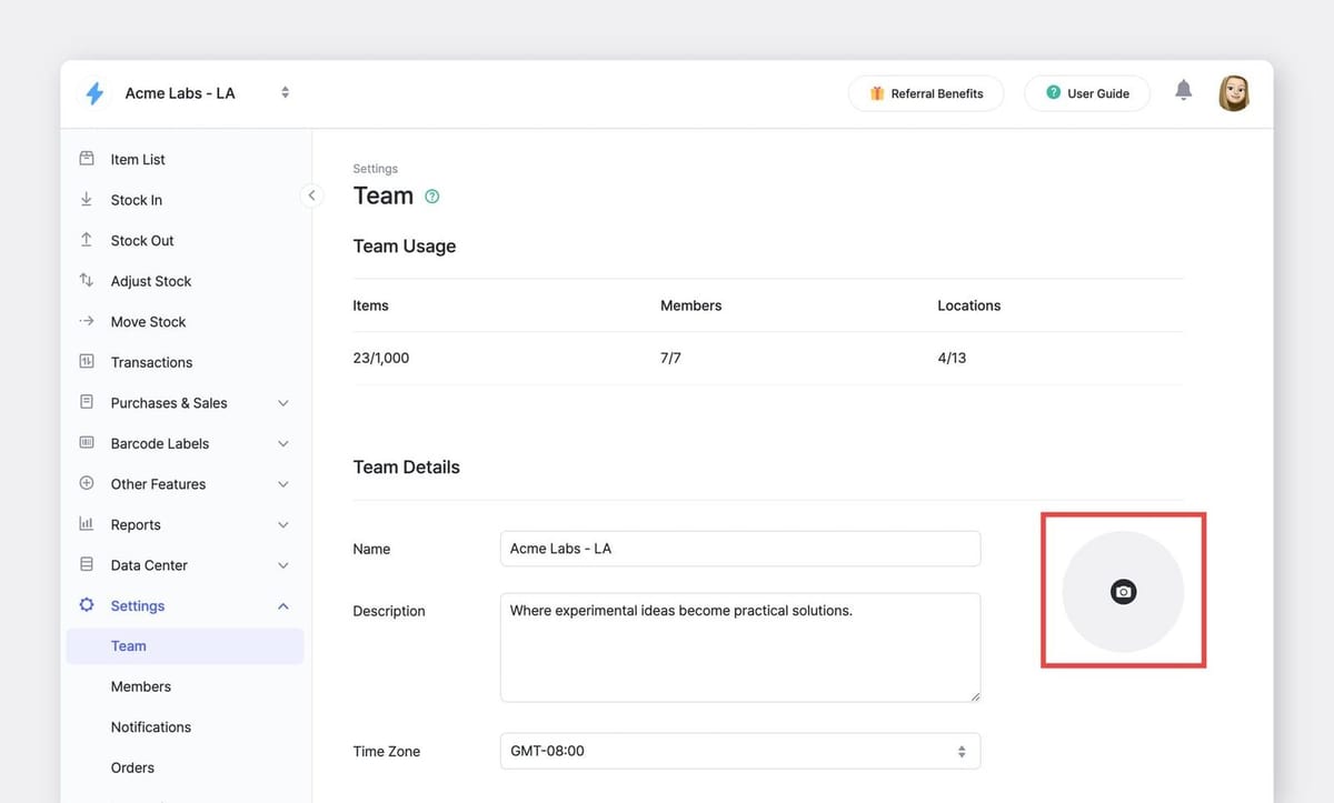 Interfaz web de BoxHero: página de Configuración > Equipo con límites de artículos, uso de miembros, ubicaciones y opción para subir una imagen de perfil del equipo