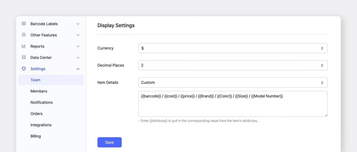 Interfaz web de BoxHero: ajustes de visualización con campos personalizados que incluyen código de barras, costo, precio, marca, color, talla y número de modelo