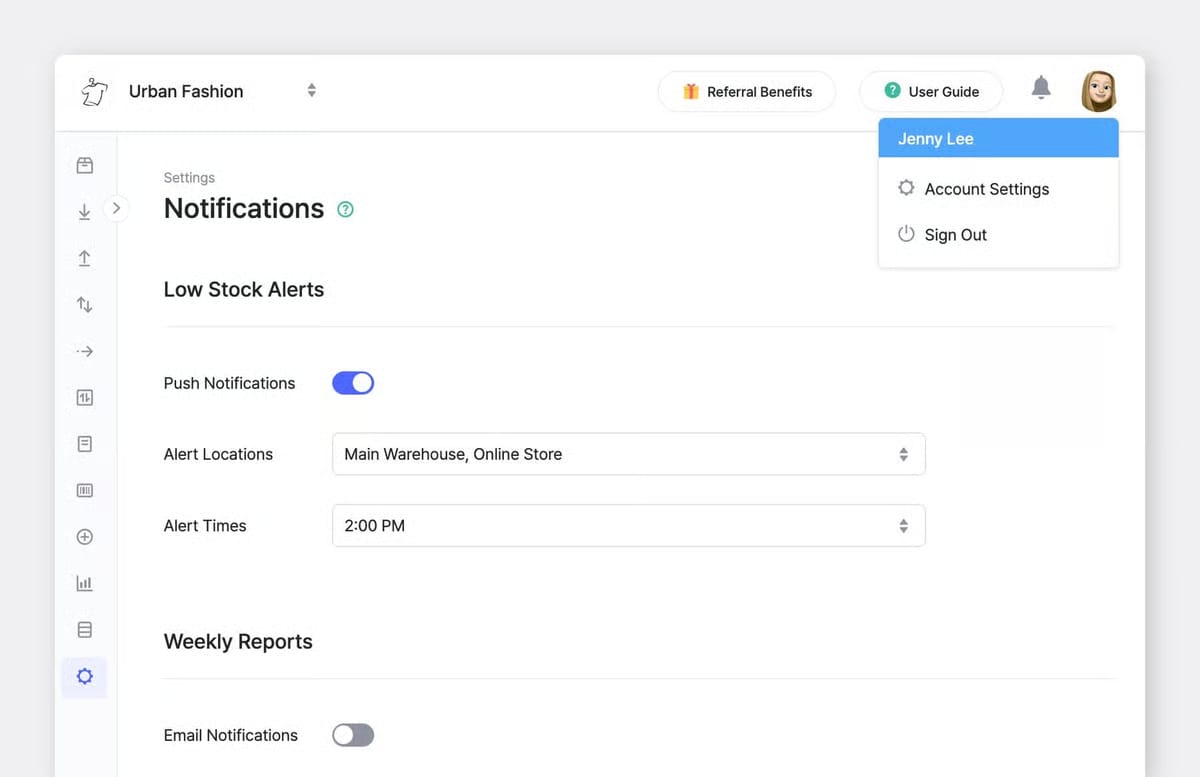 Página de ajustes de notificaciones de BoxHero con alertas de stock bajo, interruptor de notificaciones push, ubicaciones de alerta y horarios programados