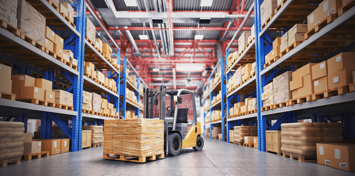 Vista de un almacén bien organizado