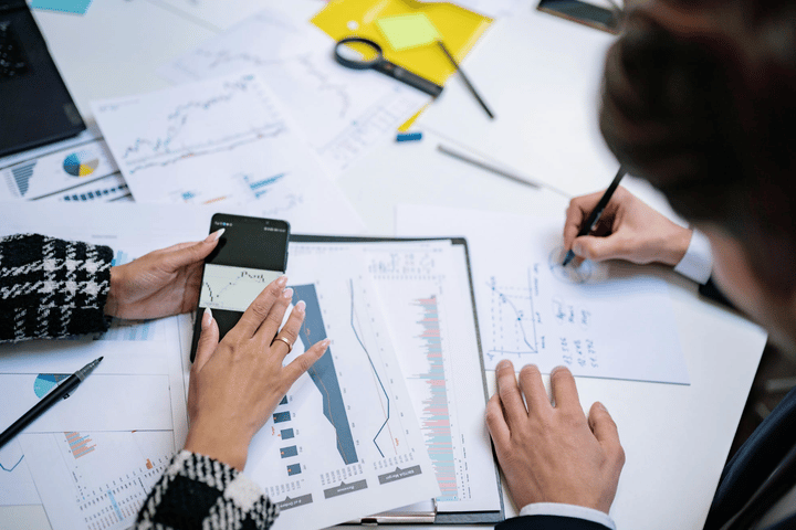 Inventario Perpetuo vs. Periódico: ¿Cuál es la Diferencia?