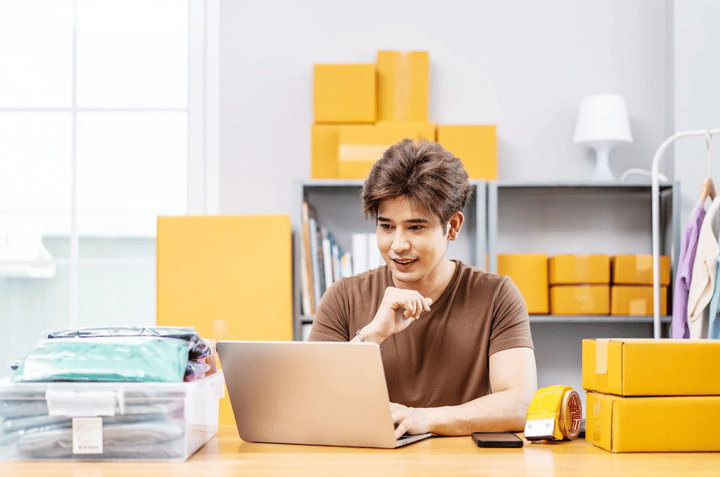 ¿Qué es un buen ratio inventario-ventas? Fórmula y benchmarks actuales