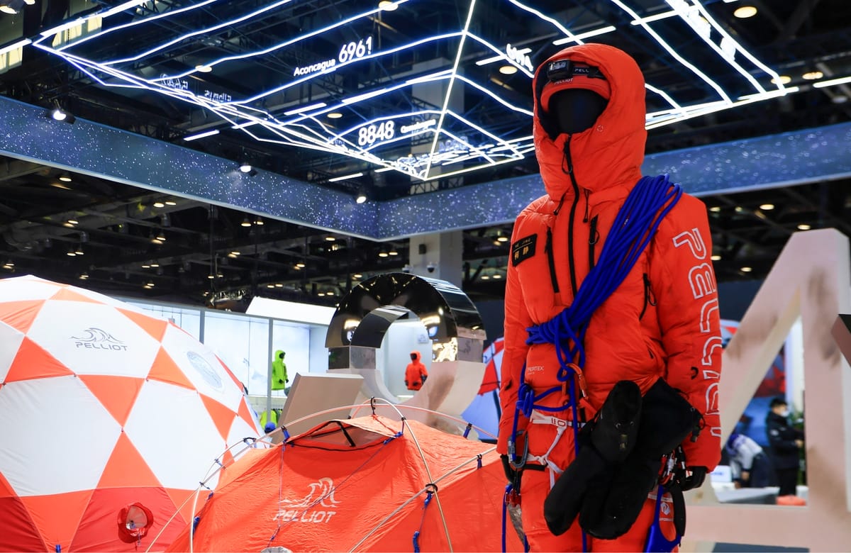 펠리엇의 제품이 진열 되어 있는 전시회